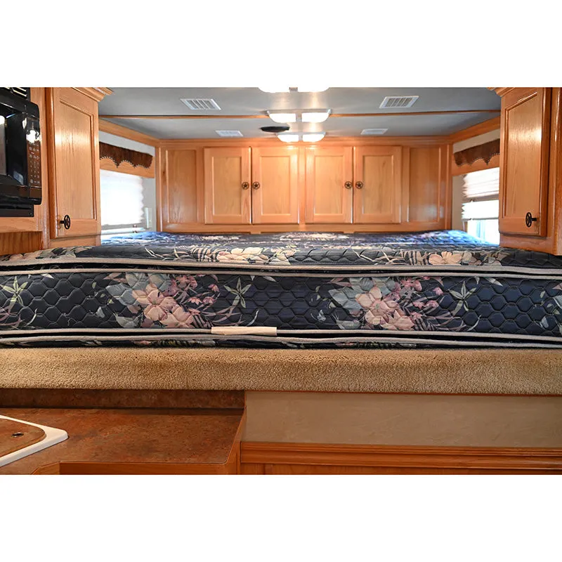 2004 Elite 3 Horse 13' Living Quarter Horse Trailer