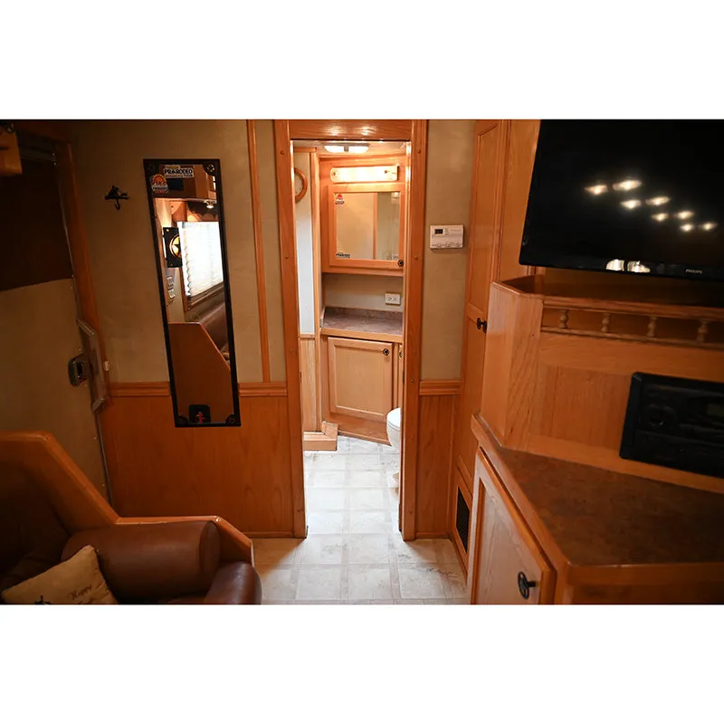 2004 Elite 3 Horse 13' Living Quarter Horse Trailer