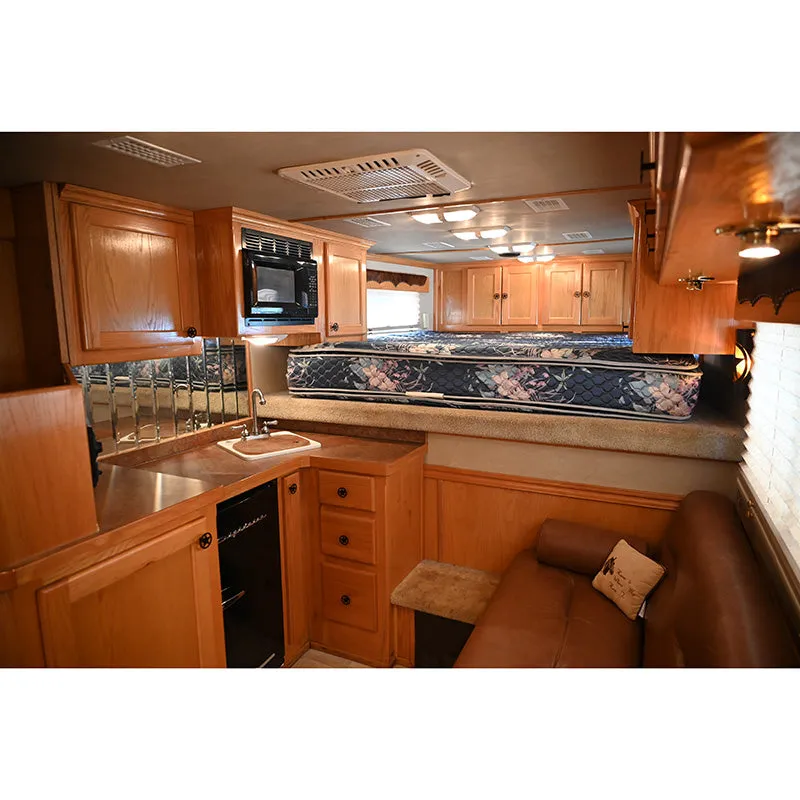 2004 Elite 3 Horse 13' Living Quarter Horse Trailer