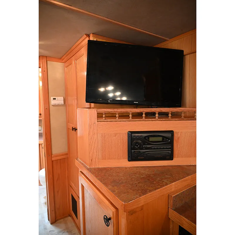 2004 Elite 3 Horse 13' Living Quarter Horse Trailer