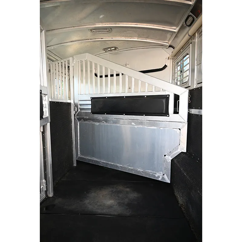 2004 Elite 3 Horse 13' Living Quarter Horse Trailer