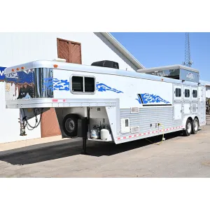 2004 Elite 3 Horse 13' Living Quarter Horse Trailer