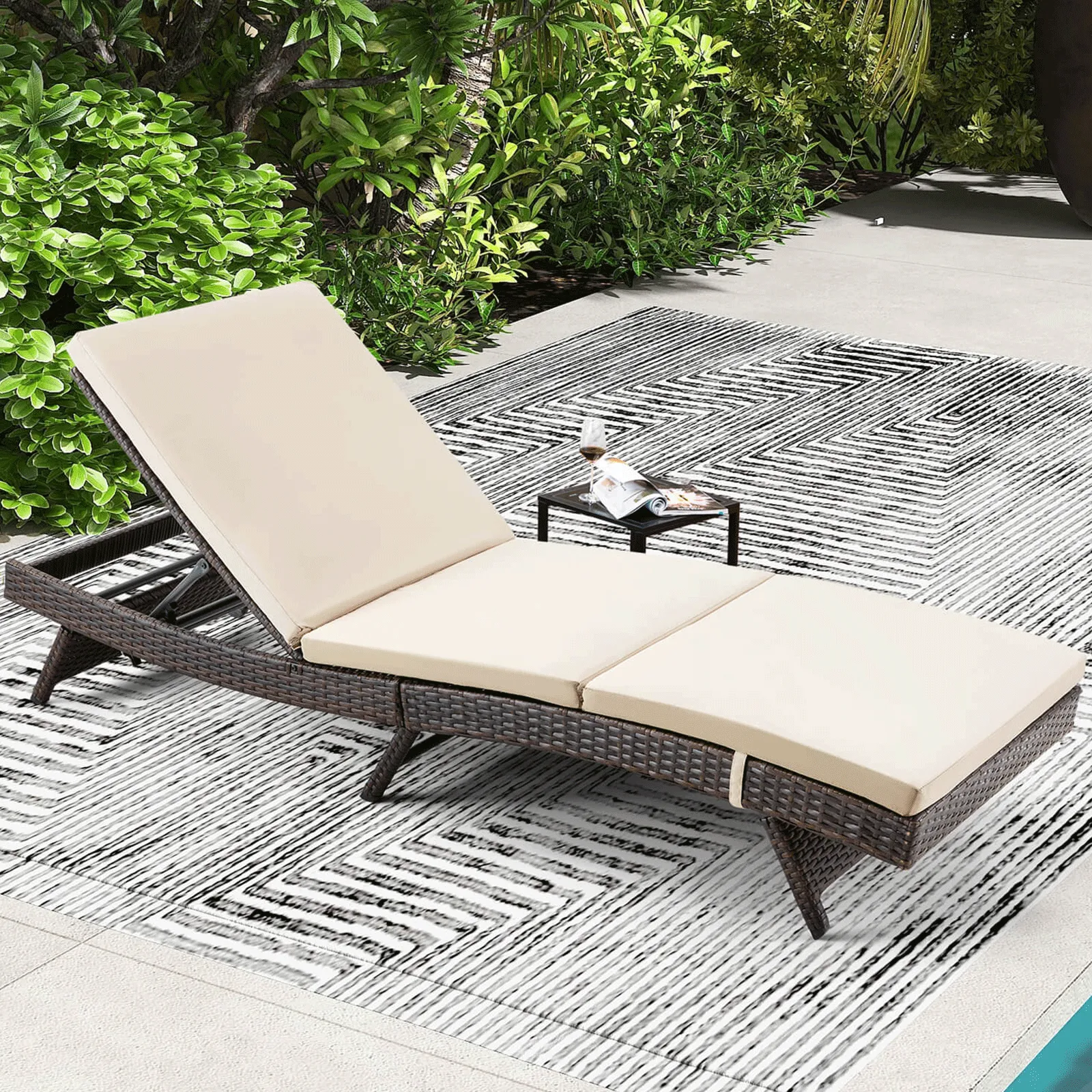 Patio Chaise Lounge Chairs Adjustable Poolside Loungers Sunlounger w/ Beige Cushion