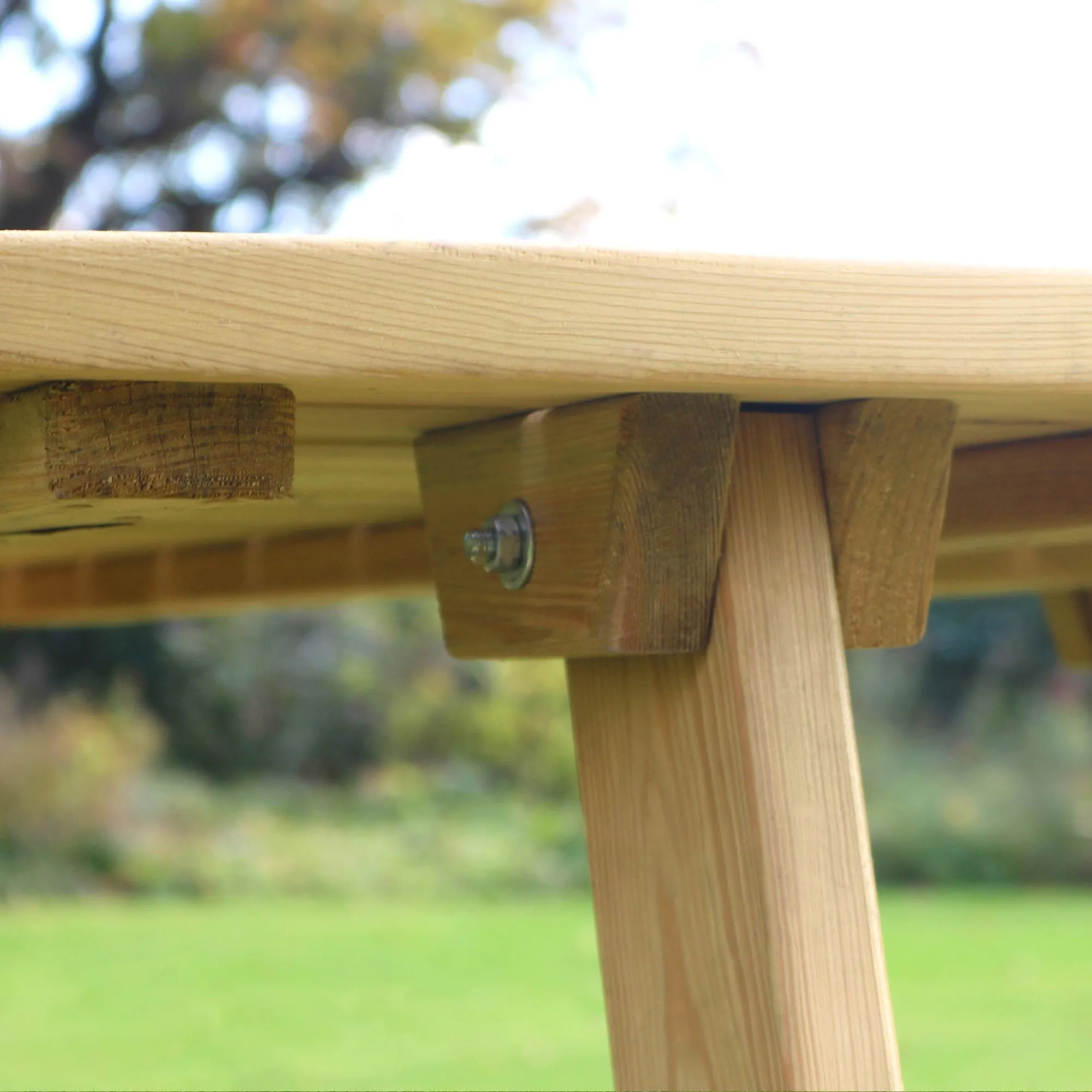 Poppy Round Picnic Table